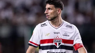 Calleri ou Léo Gamalho: dois noves do Brasileirão, sistemas que pedem escolhas opostas