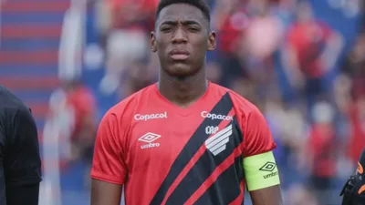 Léo e os 34 jogos que um zagueiro carioca está construindo no Athletico PR