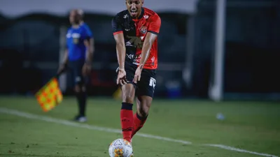Lucas Braga, atacante do Vitória, em ação pelo Brasileirão Série A de 2026