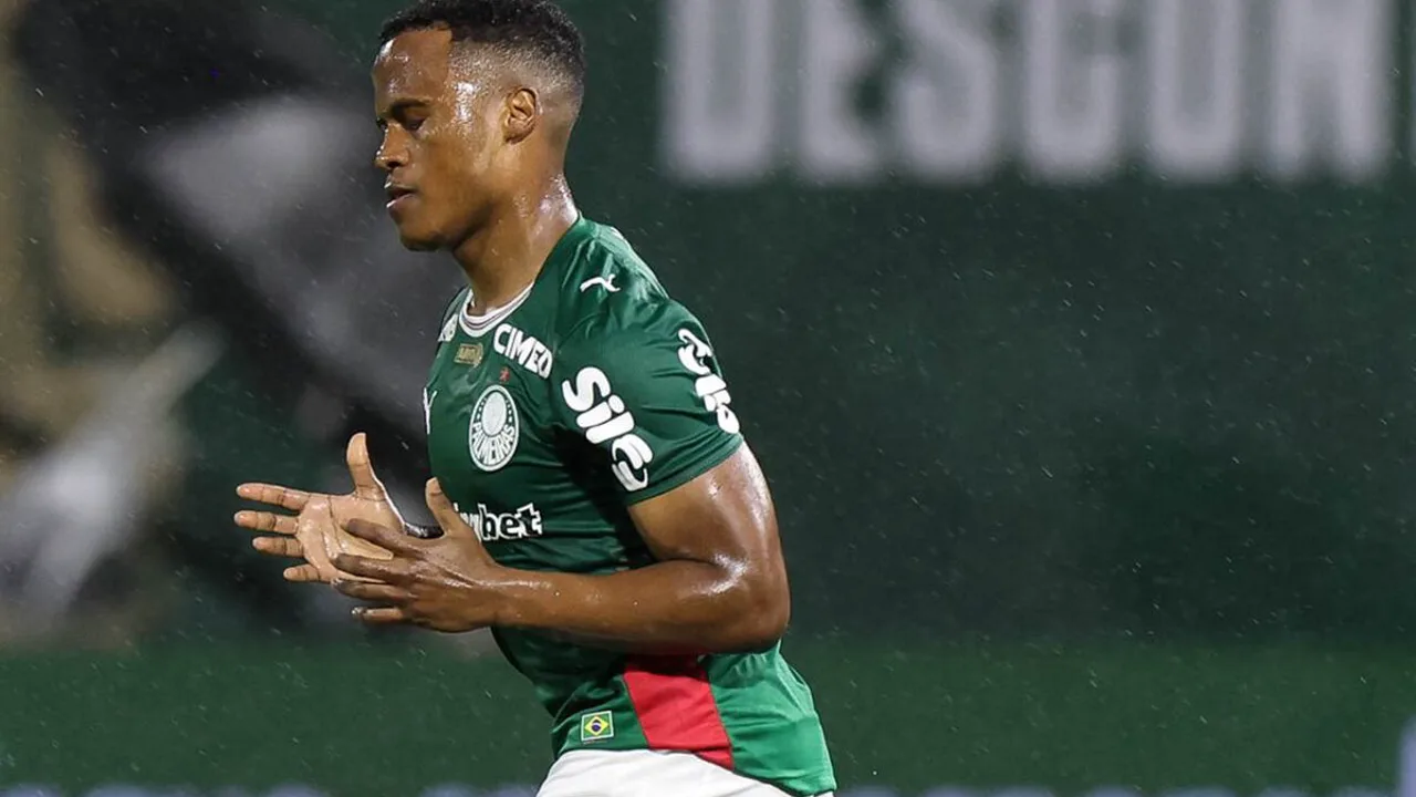 Jhon Arias com a camisa 11 do Palmeiras em campo no Brasileirão Série A 2026