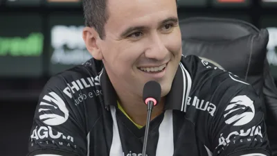 Pablo, atacante do Operário PR, em ação durante partida do Brasileirão Série B 2026