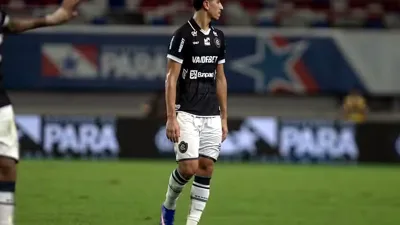 Vitor Bueno, meia do Remo, com a camisa 15 durante partida da Série B de 2026