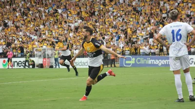Fellipe Mateus decide cedo e Criciúma sufoca Vila Nova no Hülse