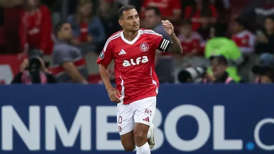 Rivaldinho ou Nuno Da Costa: qual atacante da Sul-Americana você compraria agora