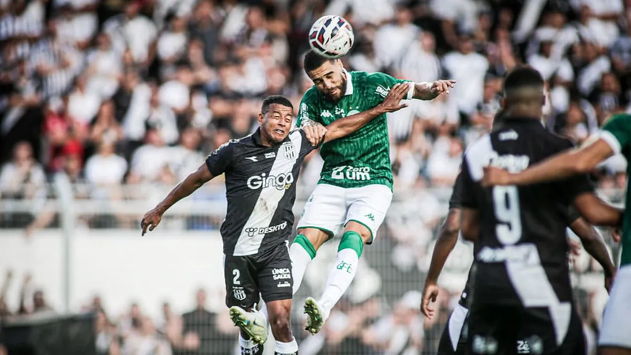 Willian Farias, volante do Guarani, em ação durante partida do Brasileirão Série A 2026