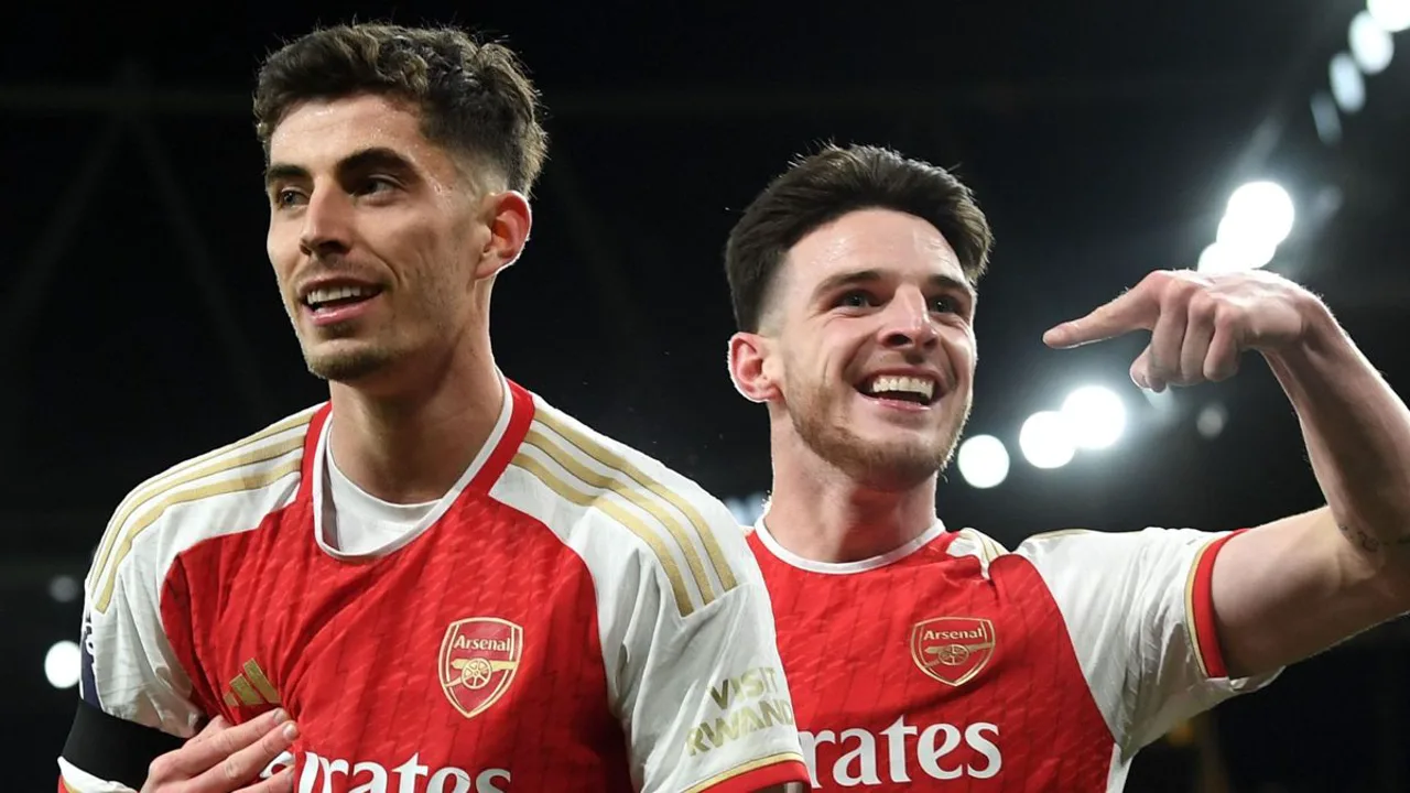 Kai Havertz com a camisa do Arsenal e Benjamin Šeško com a camisa do Manchester United, lado a lado