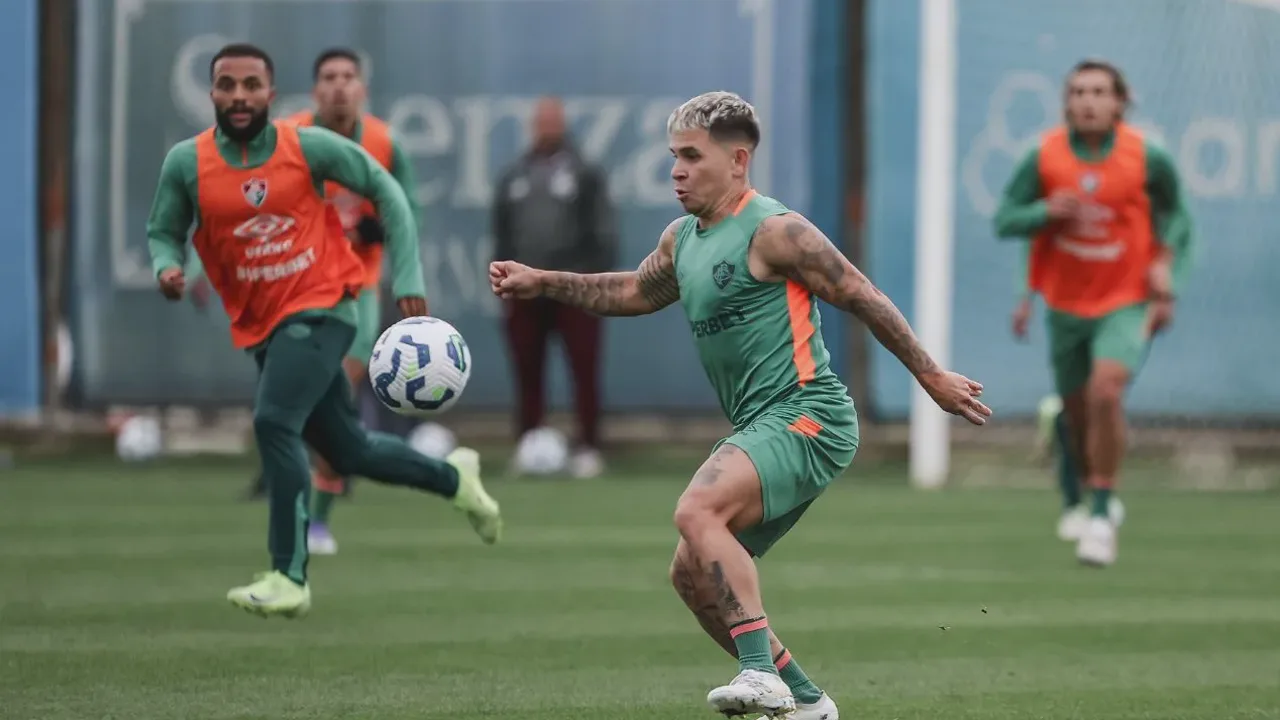 Yeferson Soteldo, atacante do Fluminense, com a camisa 30 durante partida do Brasileirão Série A 2026