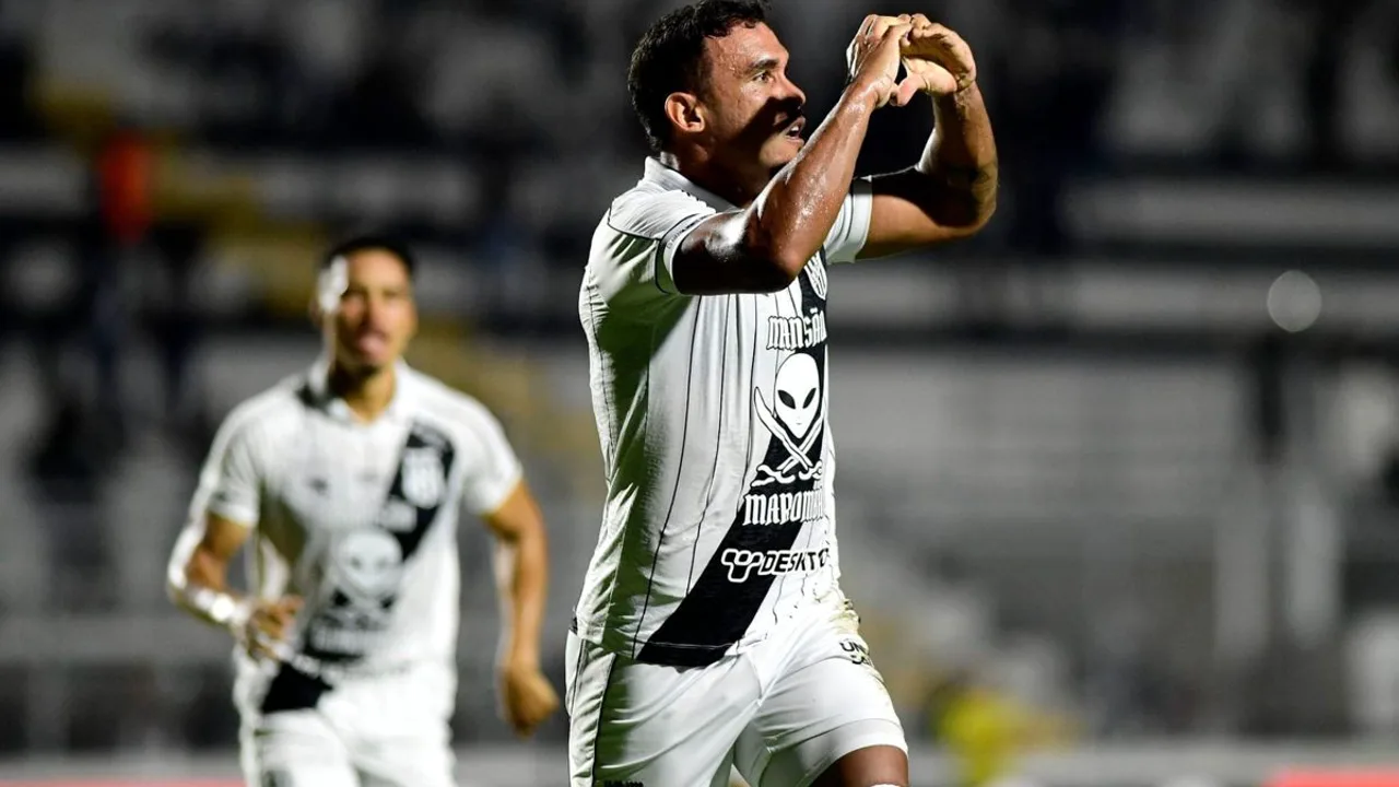 William Pottker, atacante da Ponte Preta, com a camisa 9 durante partida do Brasileirão Série A 2026