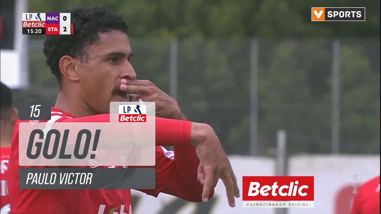 Paulo Victor comemora gol de cabeça pelo América Mineiro contra o Avaí no Estádio Aderbal Ramos da Silva
