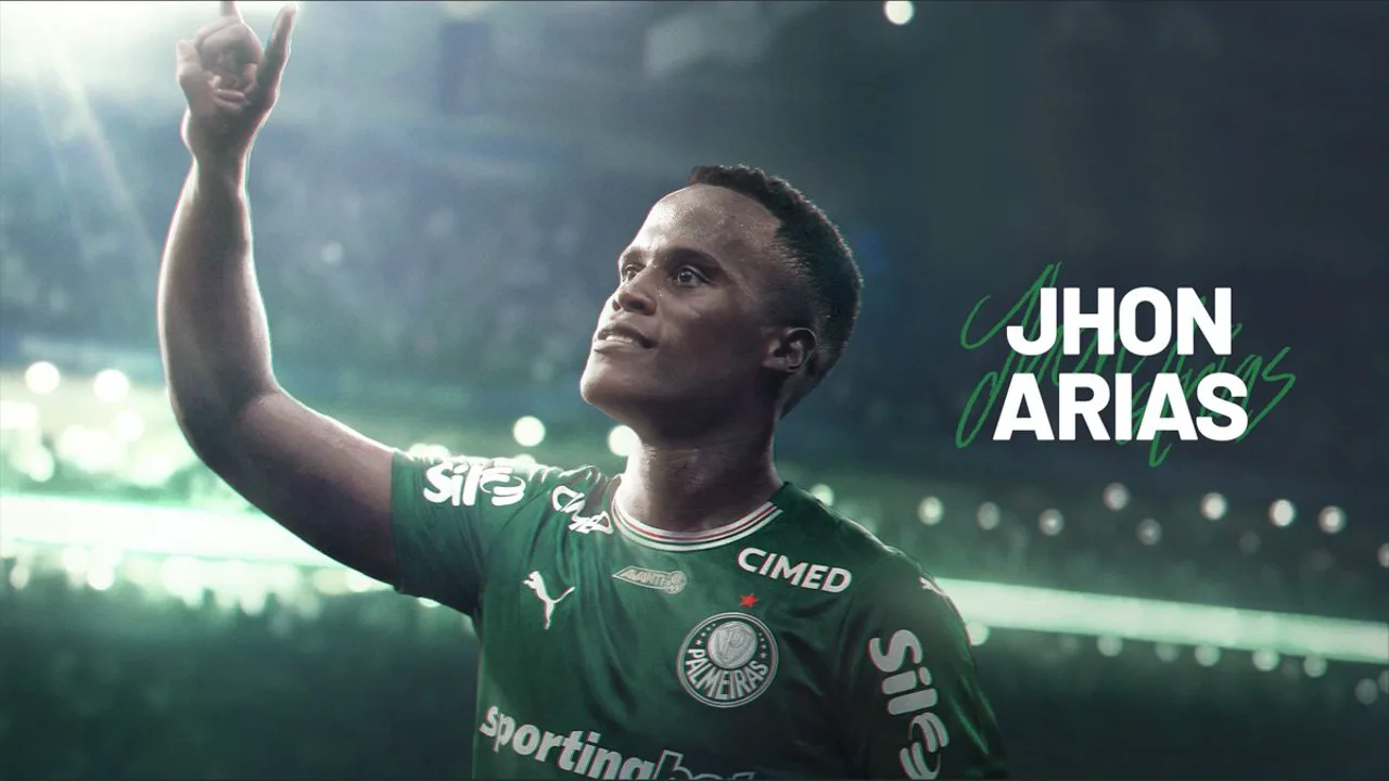 Jhon Arias com a camisa do Palmeiras e Derek Freitas pelo Náutico em lances do Brasileirão Série A 2026