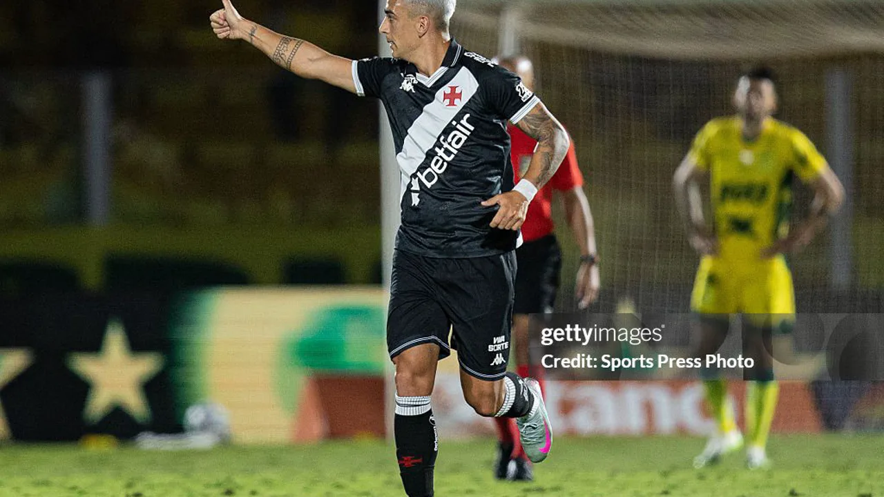 José Luis Rodríguez, zagueiro uruguaio do Vasco da Gama, em ação pelo Brasileirão Série A 2026