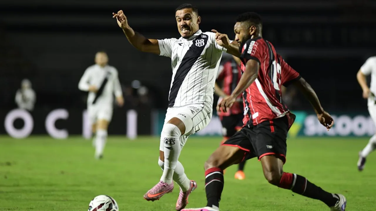 Brandão comemora gol da virada da Ponte Preta sobre o Operário-PR no Estádio Germano Krüger pela Série B 2026