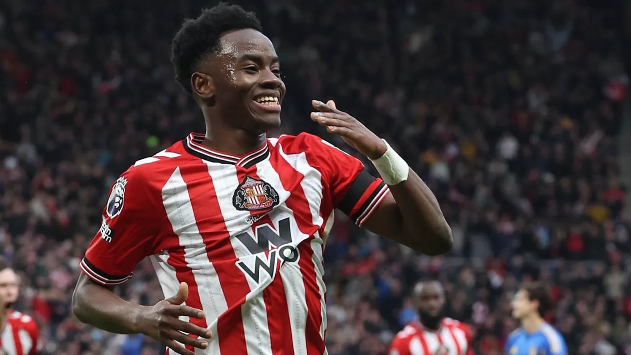 Simon Adingra, atacante do Sunderland, em ação pela Premier League 2025/2026
