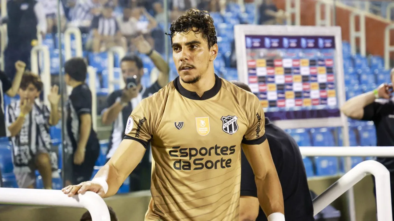 Richard, goleiro do Ceará, com a camisa número 1 durante partida do Brasileirão Série A 2026