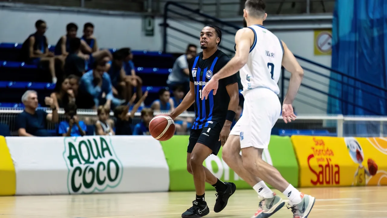 Quadra do Ginásio Poliesportivo Henrique Villaboim durante partida do NBB entre Pinheiros e Minas em outubro de 2024