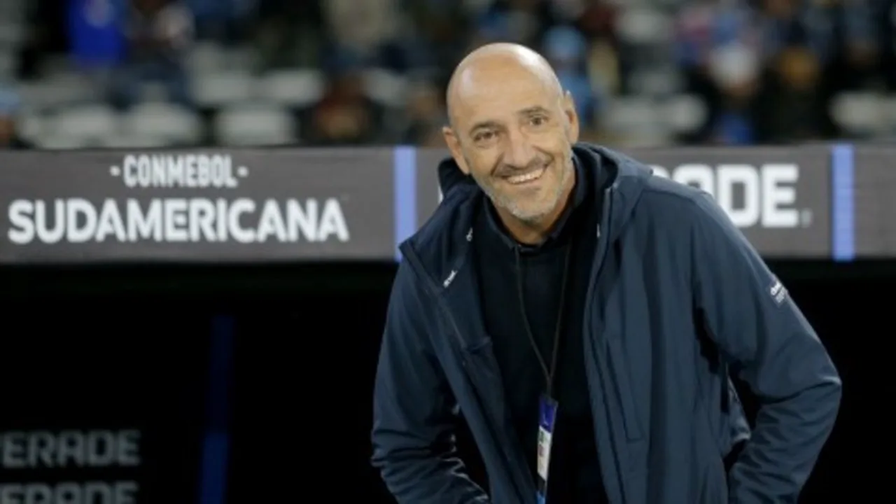 Guillermo Duró, treinador argentino do Deportivo Riestra na Copa Sudamericana 2026