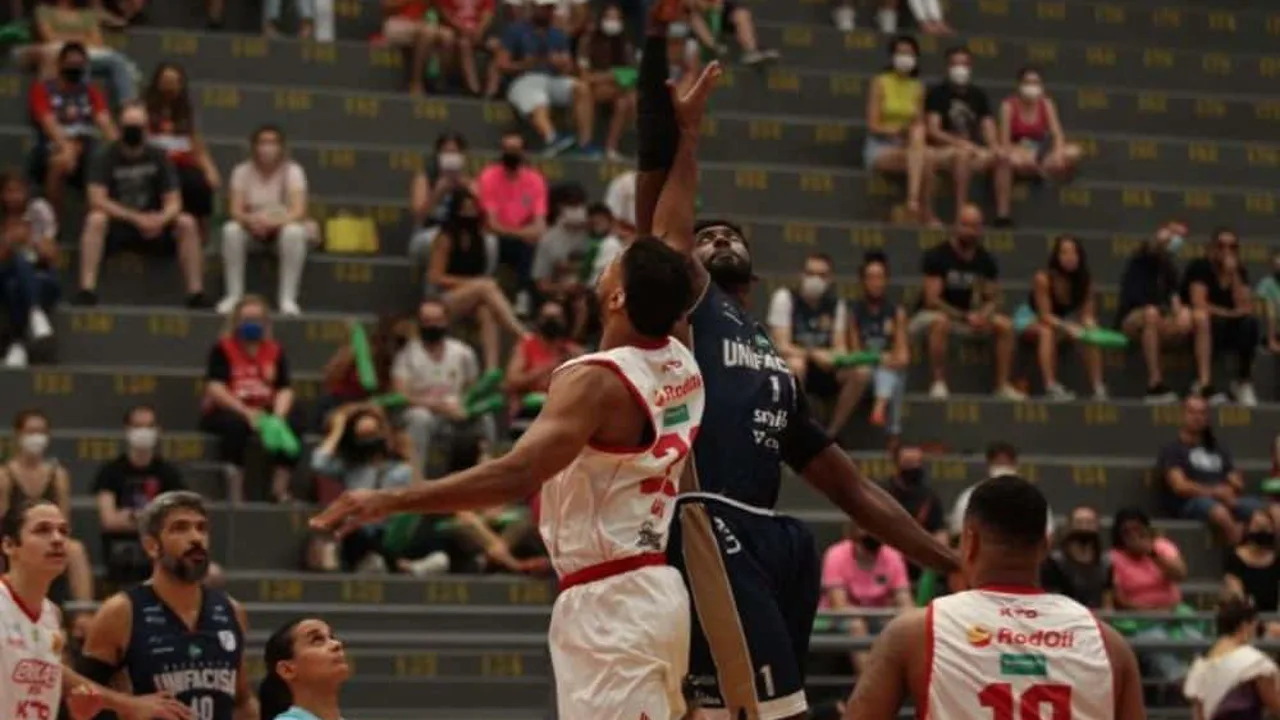 Quadra da Arena UNIFACISA em Campina Grande durante partida do NBB entre Unifacisa e Caxias do Sul em outubro de 2024