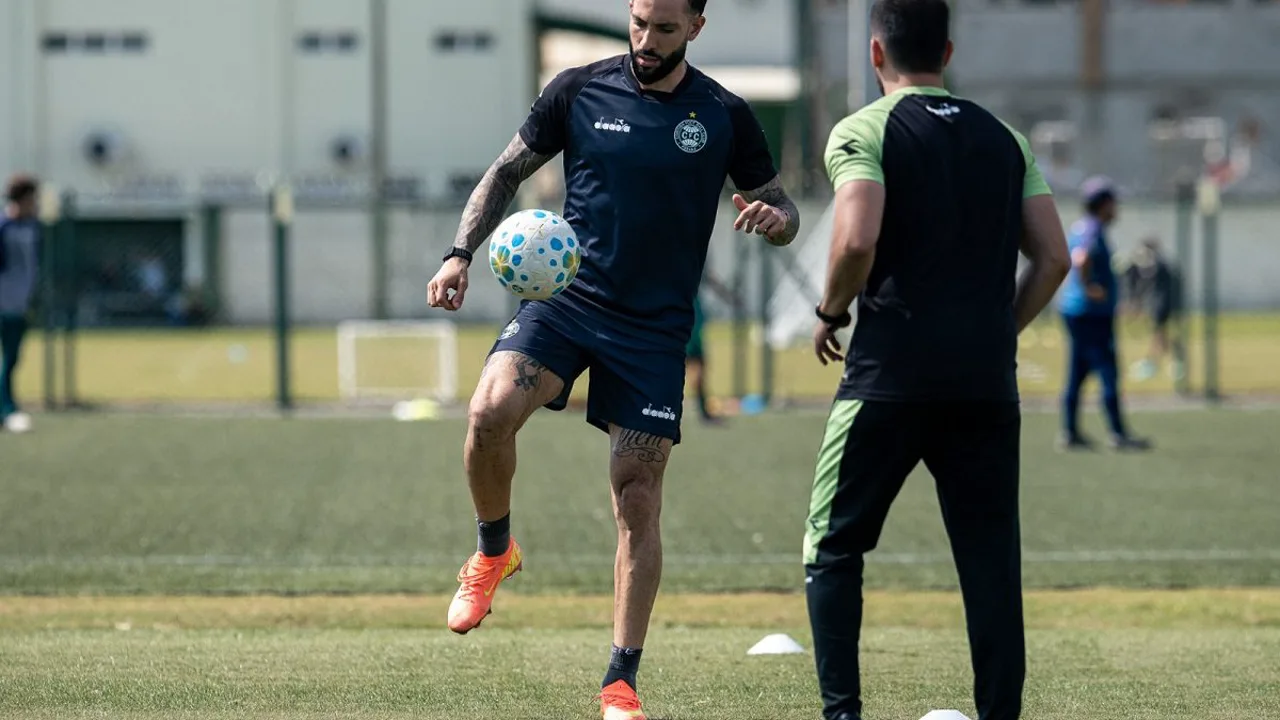 Rodrigo Rodrigues pelo Coritiba e Neto Pessoa pela Chapecoense em duelo pelo Brasileirão Série A 2026