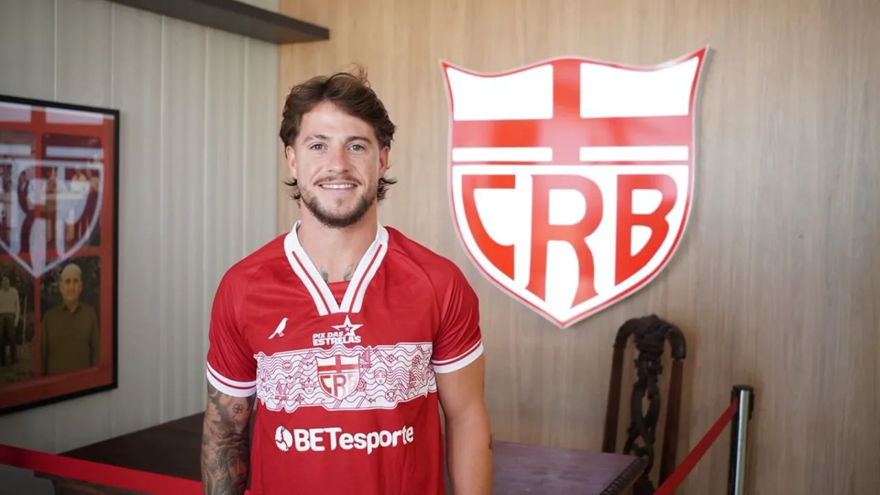 Guilherme Pato, atacante do CRB, camisa 11, em ação pelo Brasileirão Série A de 2026