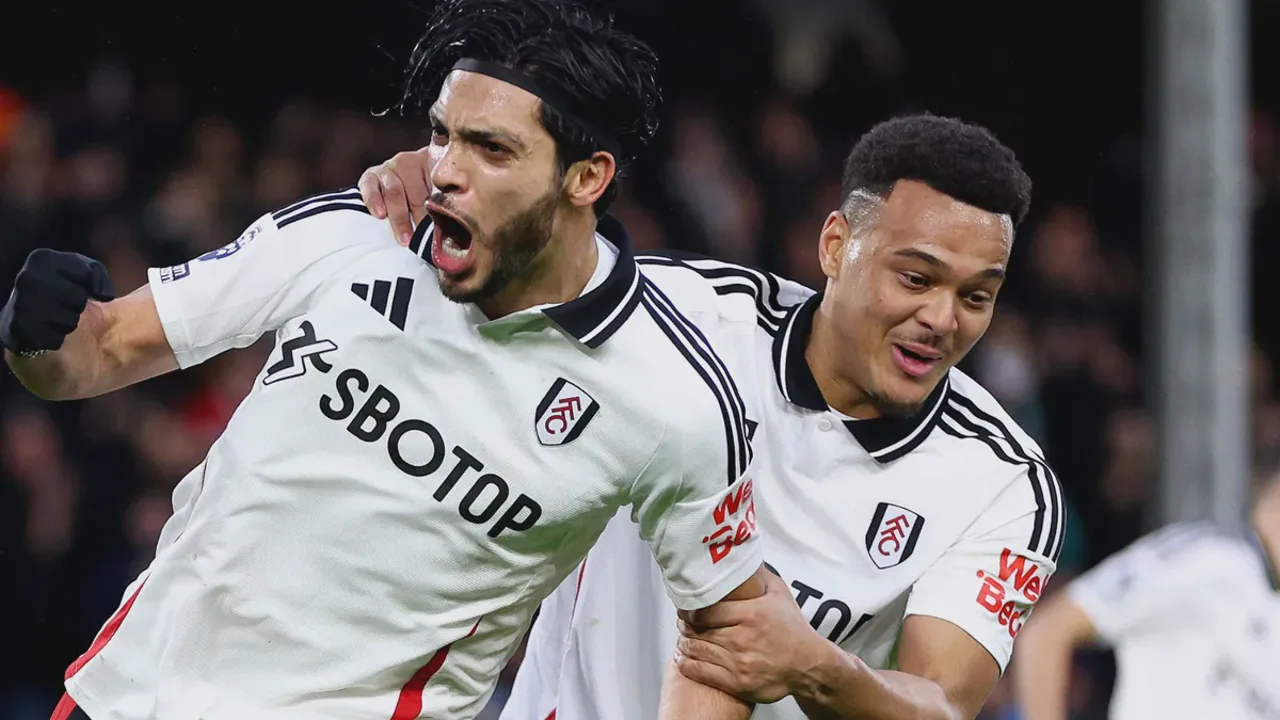 Rodrigo Muniz pelo Fulham e Nick Woltemade pelo Newcastle United em lances da Premier League 2025/2026
