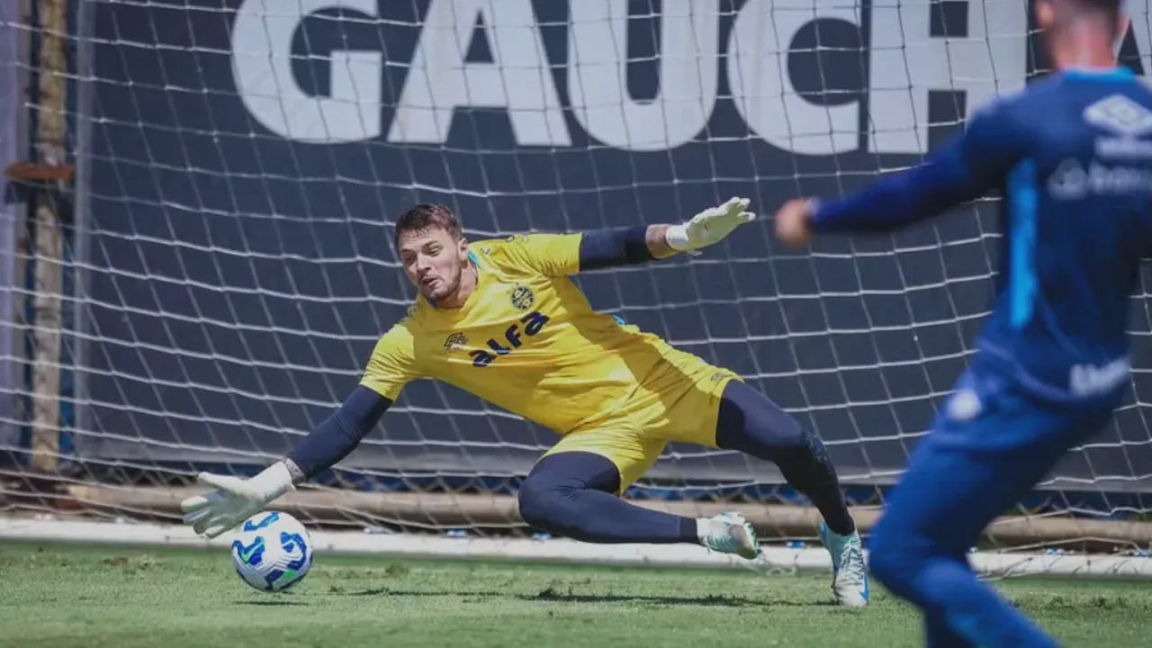 Gabriel Grando, goleiro do Grêmio, com a camisa 12 durante partida do Brasileirão Série A 2026