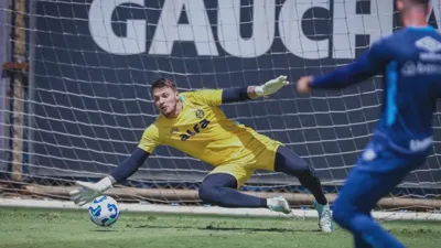 Gabriel Grando e os três futuros que um goleiro de 26 anos pode escolher no Grêmio