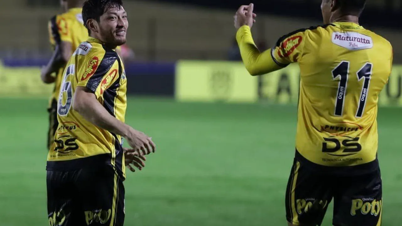 Jogadores do Novorizontino comemoram gol no Estádio Municipal Jacy Scaff pela Série B 2026
