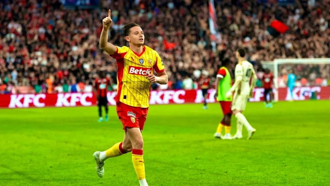 Jens Cajuste, meia sueco do Lens, em ação pela Ligue 1 com a camisa número 12