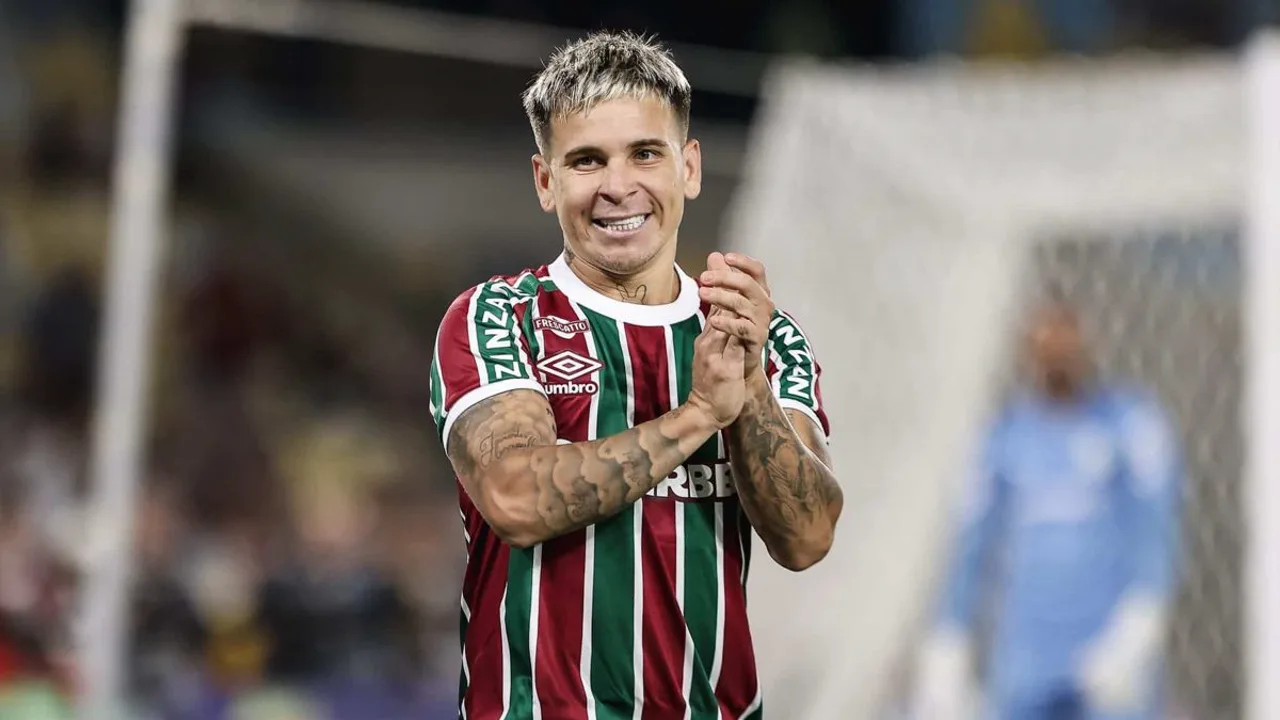 Soteldo com a camisa do Fluminense e Breno Lopes com a do Coritiba em lances do Brasileirão Série A 2026