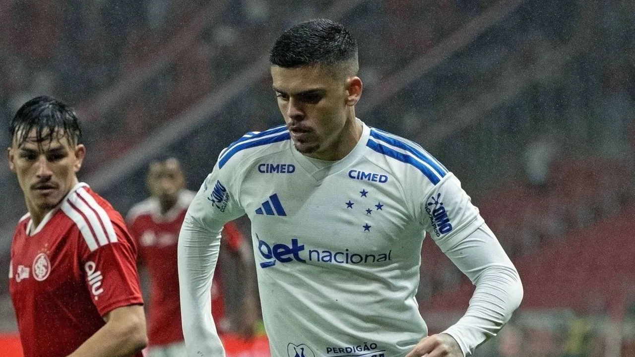 Charles Vanhoutte, meia belga do Estudiantes L.P., em ação na Copa Libertadores 2026