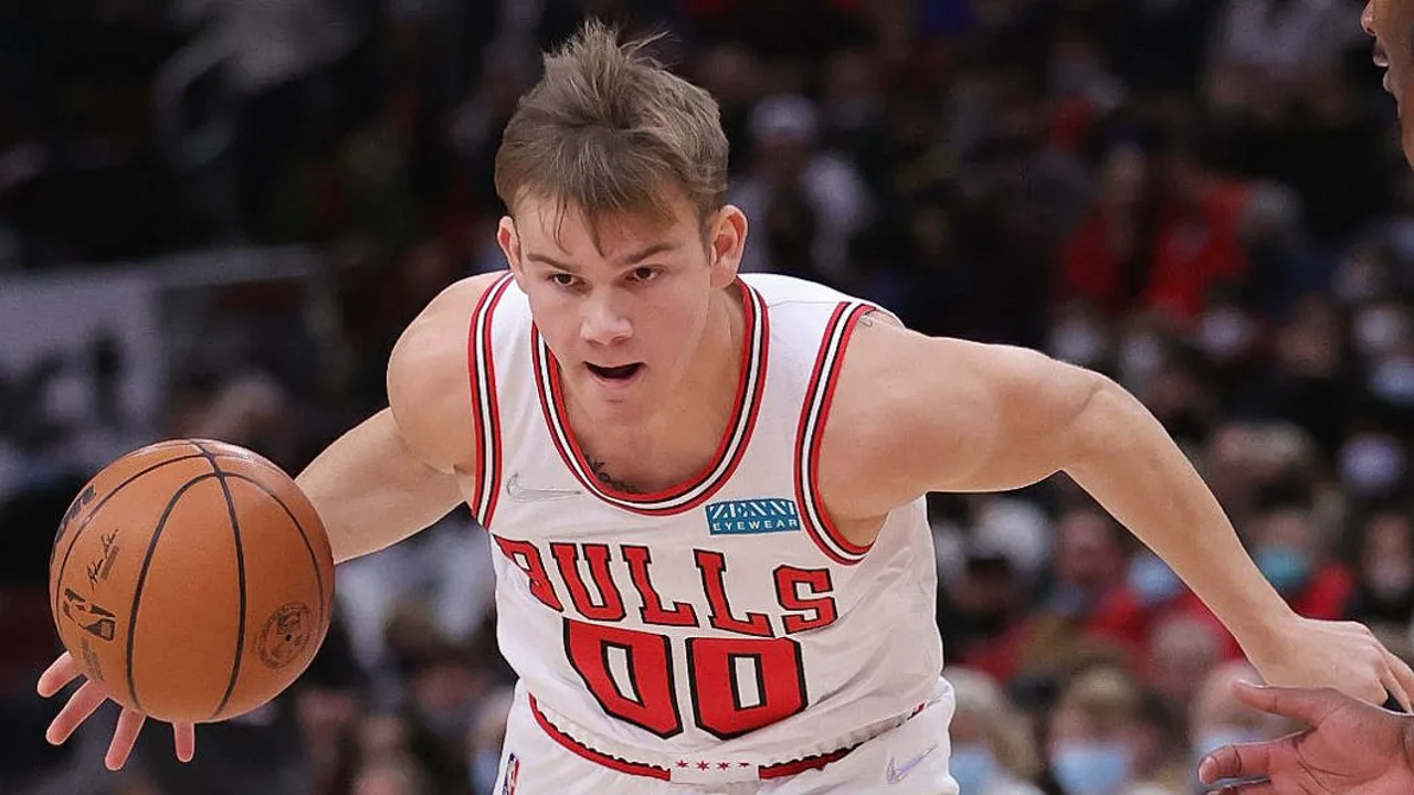 Mac McClung, guard número 10 dos Chicago Bulls, em ação durante partida da NBA na temporada 2025-2026