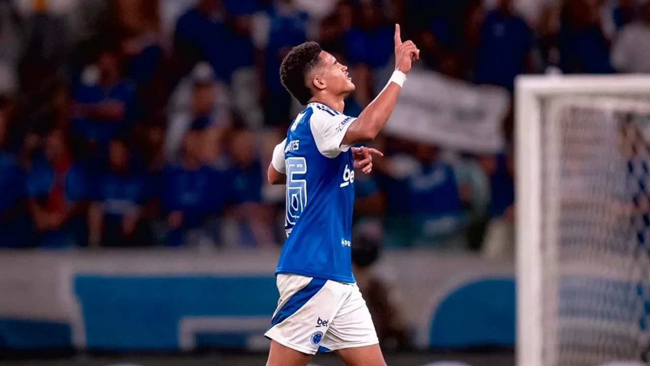 Kauã Prates em ação pelo Cruzeiro e Edwards Anthony com a camisa do Corinthians no Brasileirão Série A 2026
